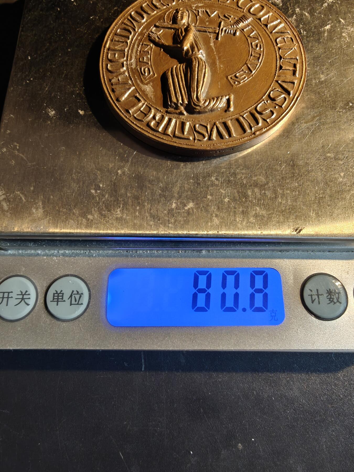 老王徽章第167期 法国圣茹斯特昂绍塞市大铜章     直径51mm.    重量80.8g