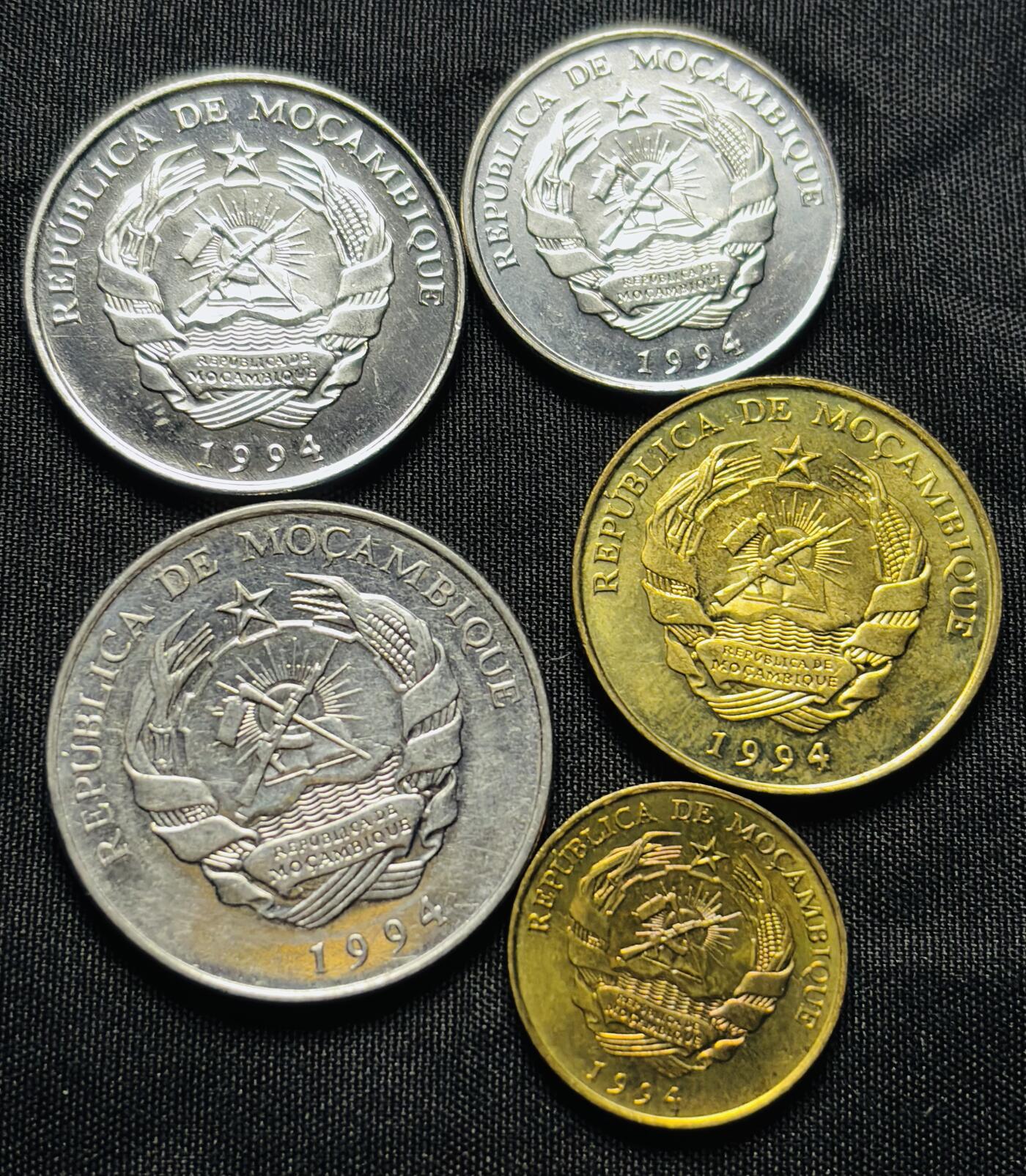 文馨钱币收藏第 284 场，【 长期接收代拍品】老藏家拍品南朝鲜李承晚时期货币，泰国大型纪念币，土耳其各时期及各国套币场 原光品相莫桑比克 5 枚套