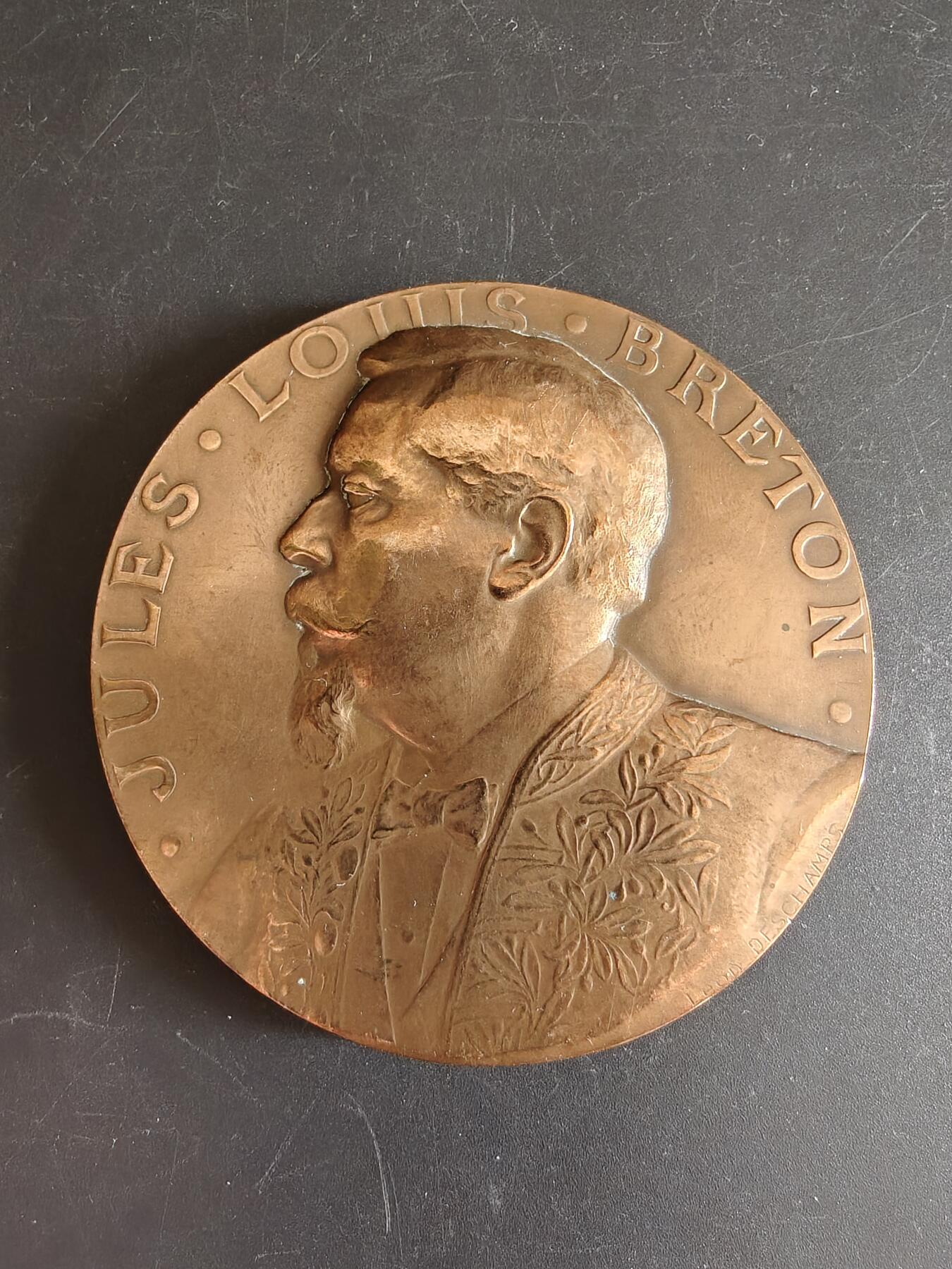 老王徽章第167期 法国艺术沙龙50周年大铜章     直径72mm     重量210g