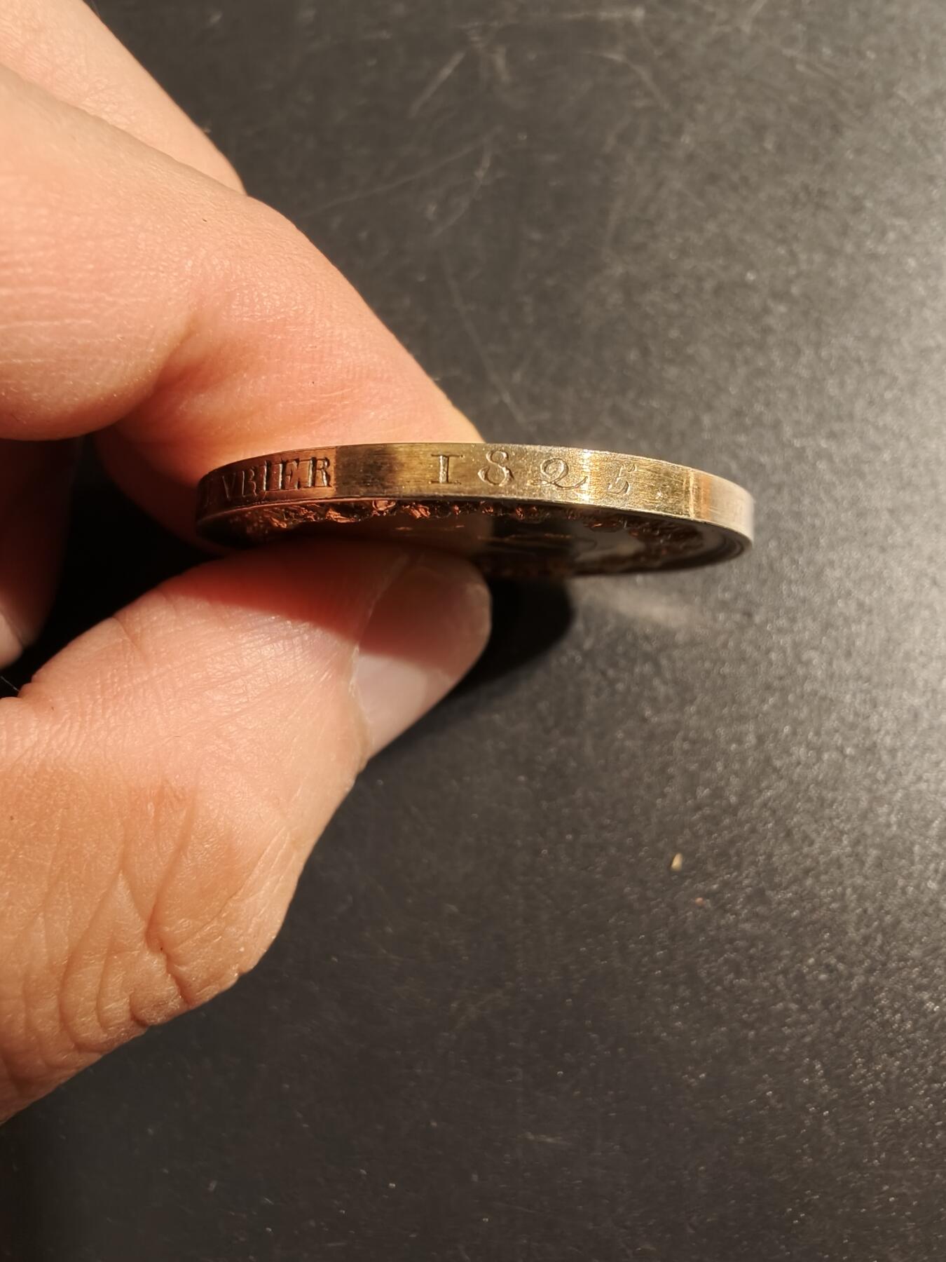 老王徽章第167期 法国大尺寸镀金银婚章    原盒    950银镀金    大尺寸直径34mm.   重量18.2g.     带边铭背铭     少见极早期1822年！