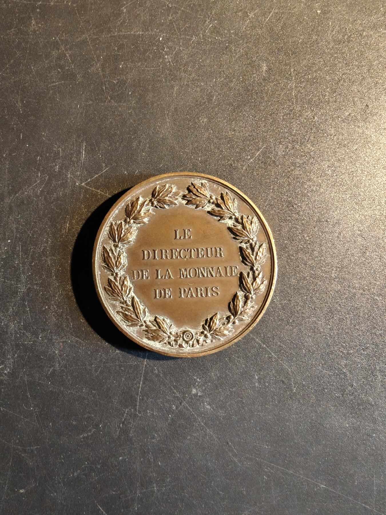老王徽章第167期 法国巴黎铸币局大铜章     直径41mm.    重量32.2g