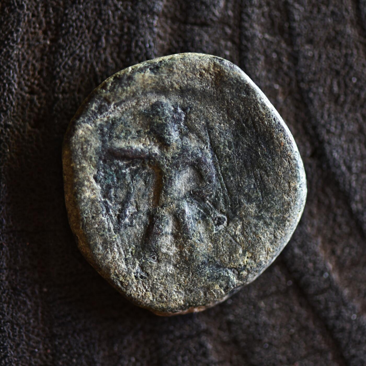 【良泉】【2025年最后一场】12月18日晚19.30点开拍！188组【直播场】西方古代钱币、丝路杂项、印章！  公元 195-230年【古印度】巴克特里亚地区的柔然人模仿胡维色迦“骑大象”大铜币，6.73克