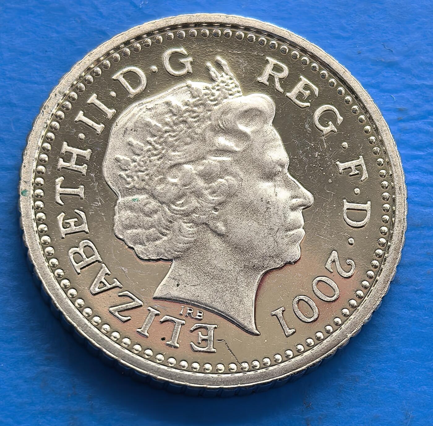 外国优质老铜币银币，周六九点倒数截拍，满百包邮，可寄存半年，喜欢朋友微信扫描二维码可直接参拍 精制英国2001年5便士