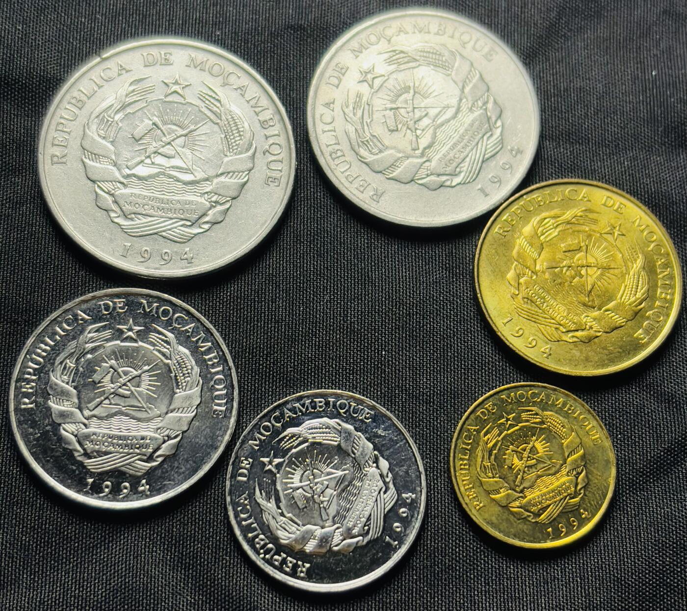 文馨钱币收藏第 284 场，【 长期接收代拍品】老藏家拍品南朝鲜李承晚时期货币，泰国大型纪念币，土耳其各时期及各国套币场 原光品相莫桑比克 6 枚套