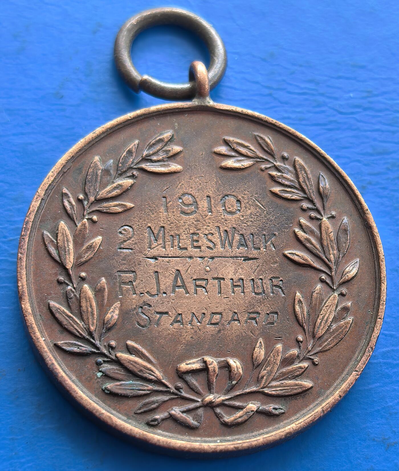 外国优质老铜币银币，周六九点倒数截拍，满百包邮，可寄存半年，喜欢朋友微信扫描二维码可直接参拍 英国1910年奖章