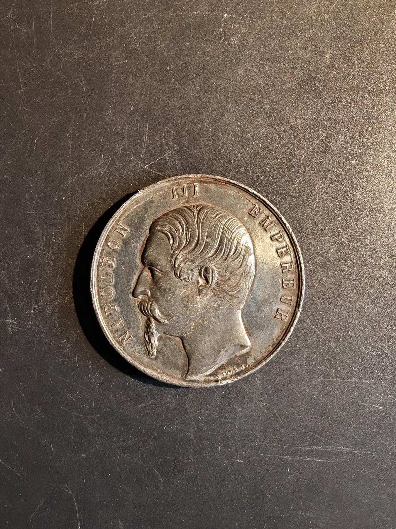 老王徽章第167期 法国1860年巴黎工业宫博览会纪念章      直径50mm.    重量43.4g