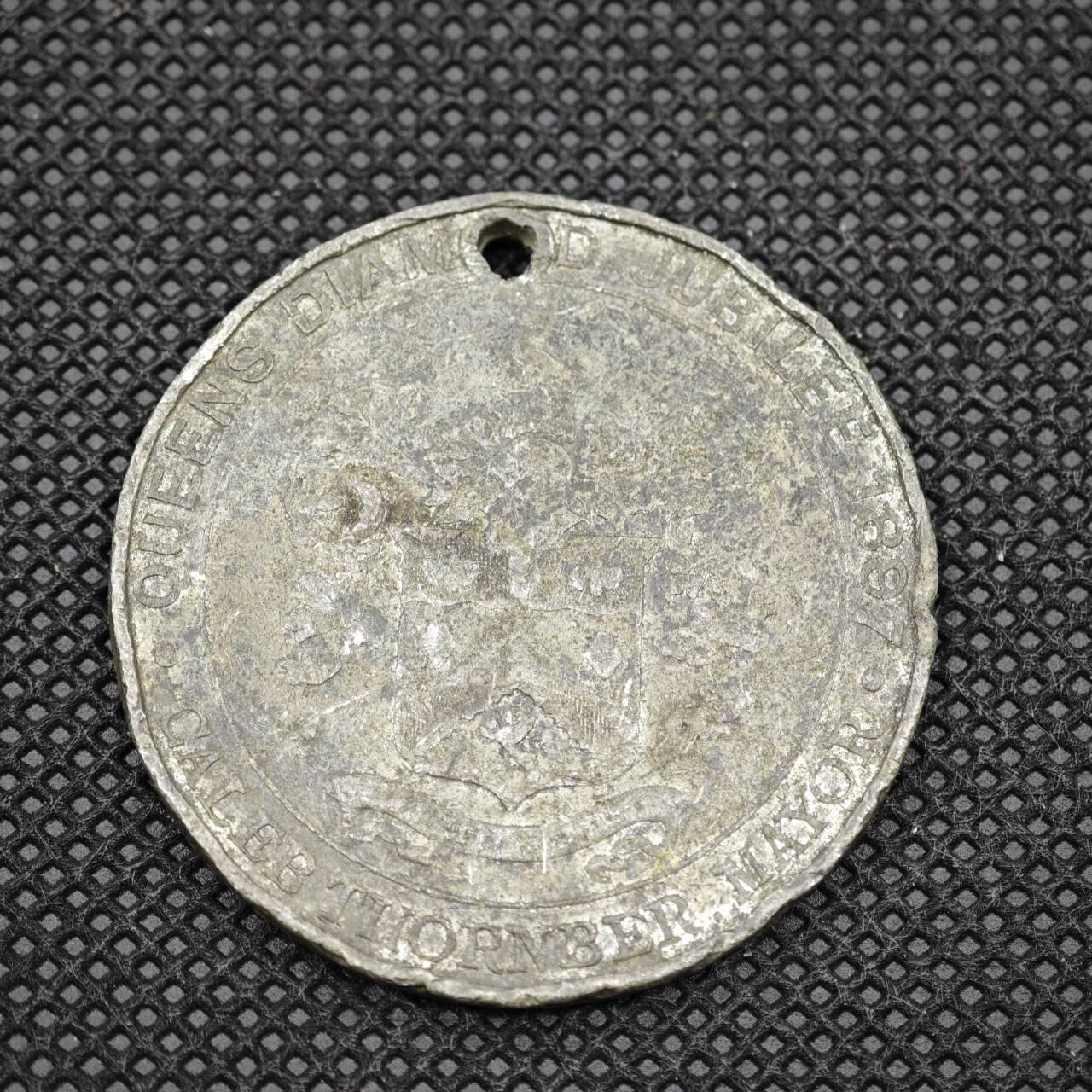 【淘币小摊】限时拍第八百一十六拍  纪念章场  满百包邮可预留两周  周一统一发货   英国1897年维多利亚登基60周年纪念章直径39mm