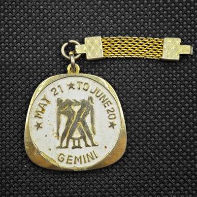 【淘币小摊】限时拍第八百一十六拍  纪念章场  满百包邮可预留两周  周一统一发货  -  双子座纪念章直径30mm