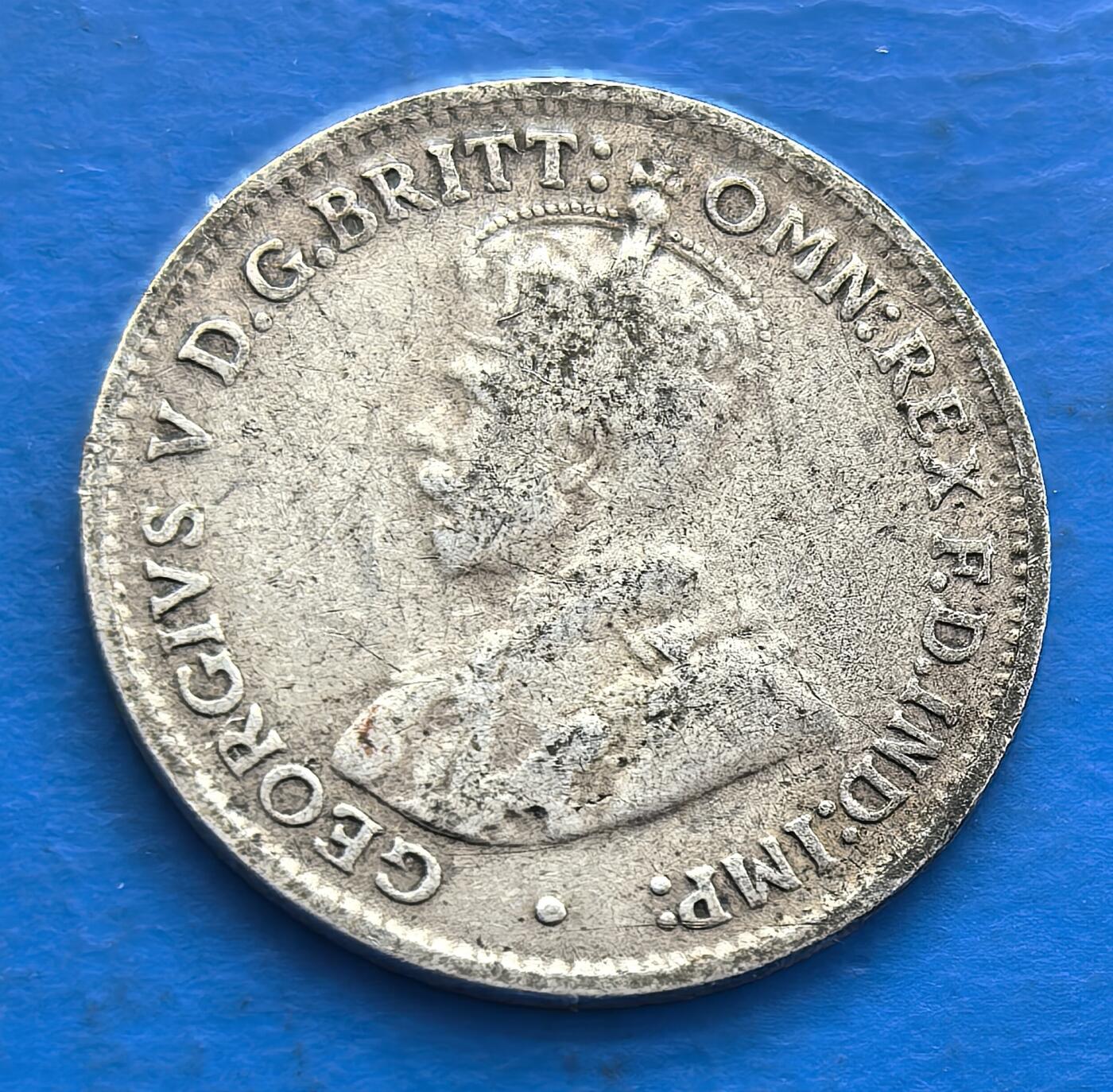 外国优质老铜币银币，周六九点倒数截拍，满百包邮，可寄存半年，喜欢朋友微信扫描二维码可直接参拍 澳大利亚高银版1926年3便士银币