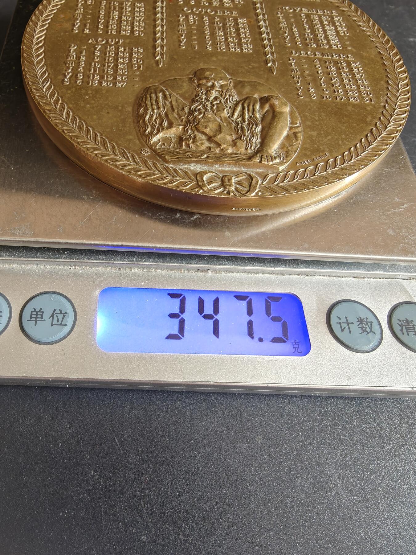 老王徽章第167期 法国1966年年历大铜章    直径94mm    重量347.5g