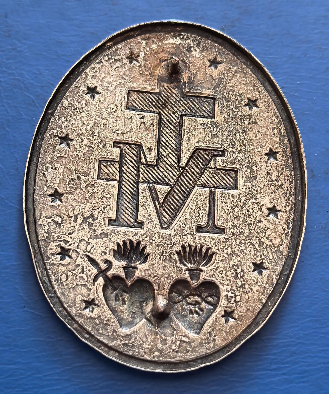 外国优质老铜币银币，周六九点倒数截拍，满百包邮，可寄存半年，喜欢朋友微信扫描二维码可直接参拍 爱心章