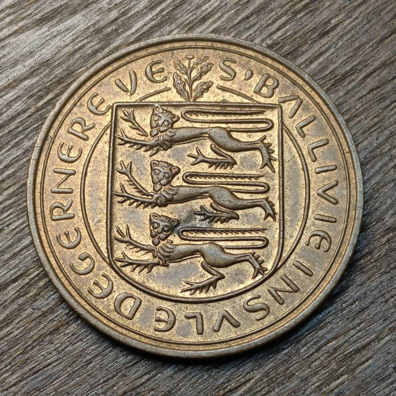 【铜匠收藏】★第134场★散币场，无佣金，30包邮。不满30元，支付5元运费。《接受代拍 代送NGC评级》 根西 1956年 8道布 百合花大铜币