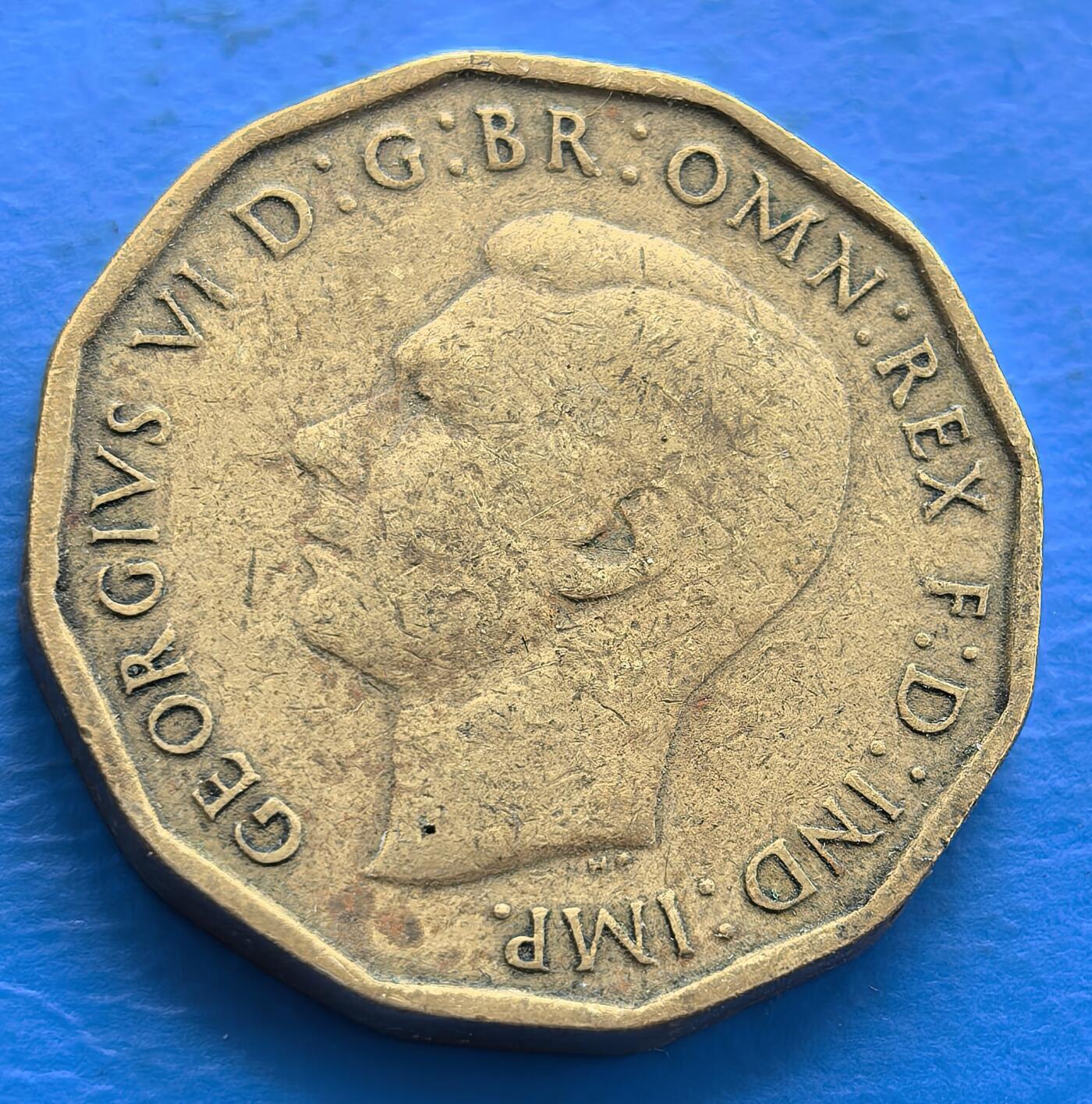 外国优质老铜币银币，周六九点倒数截拍，满百包邮，可寄存半年，喜欢朋友微信扫描二维码可直接参拍 英国1946年3便士