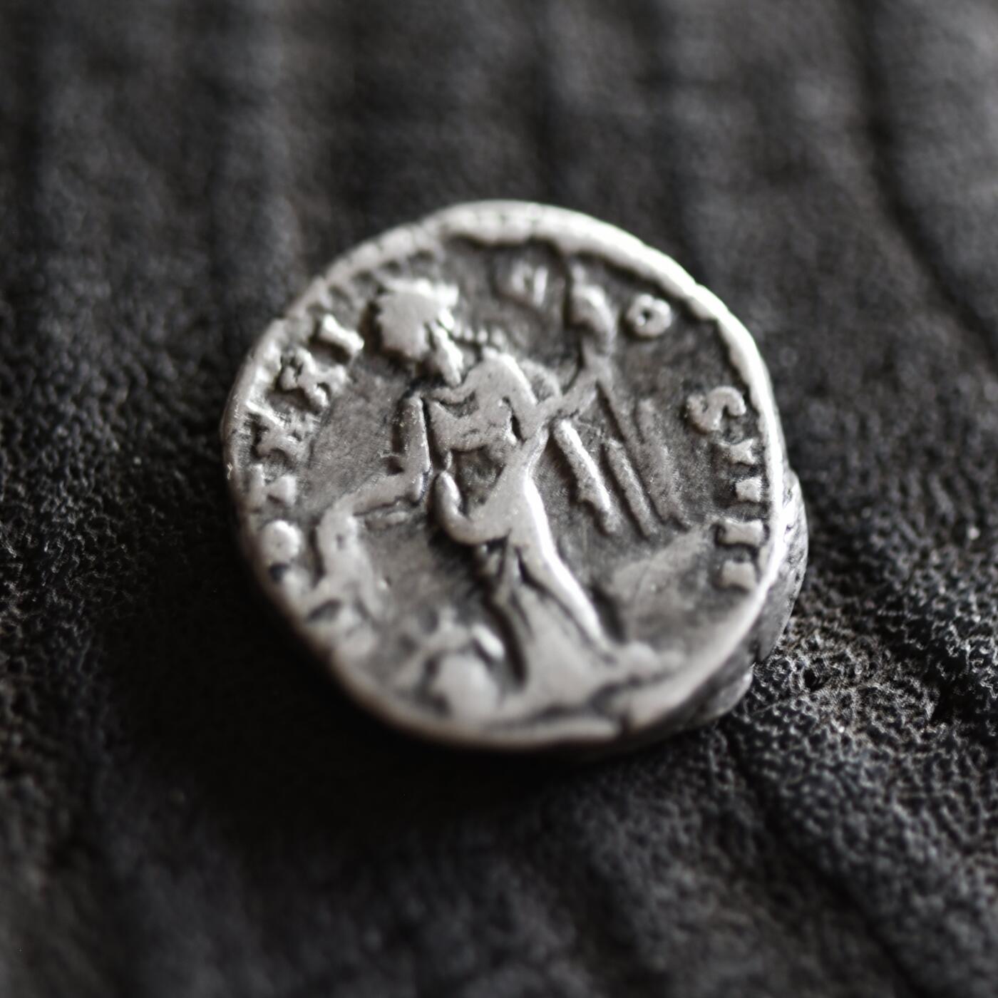 【良泉】【2025年最后一场】12月18日晚19.30点开拍！188组【直播场】西方古代钱币、丝路杂项、印章！ 公元157-158年【古罗马】安东尼·庇护，谷物/丰产女神（Annona）银币，3.02克