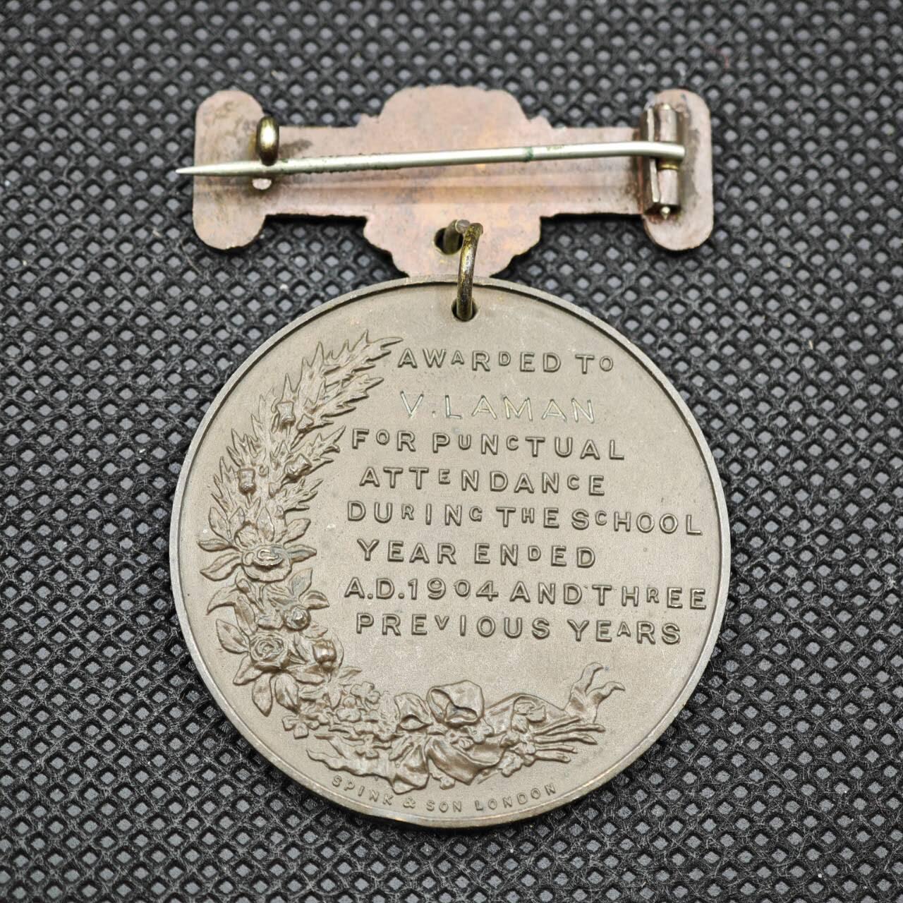 【淘币小摊】限时拍第八百一十六拍  纪念章场  满百包邮可预留两周  周一统一发货   英国1904年爱德华七世出勤优异奖章直径38mm