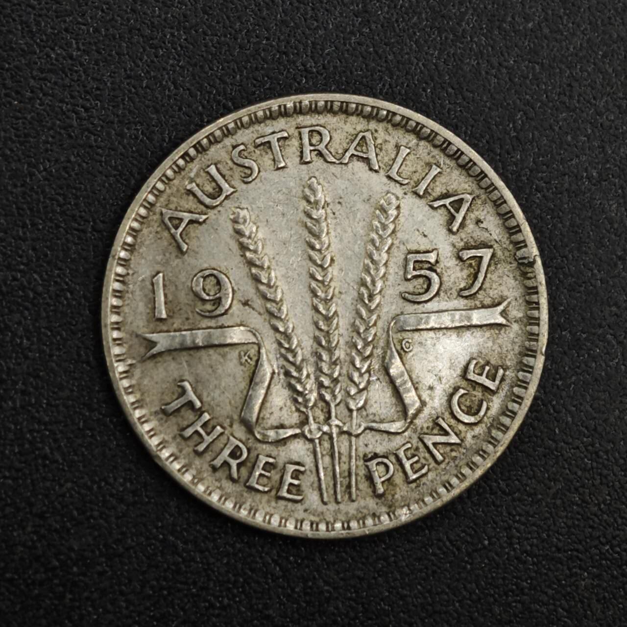 【淘币小摊】实时拍第八百一十四拍   散币场   满百包邮可预留二周 每周一统一发货   澳大利亚1957年伊丽莎白二世3便士银币