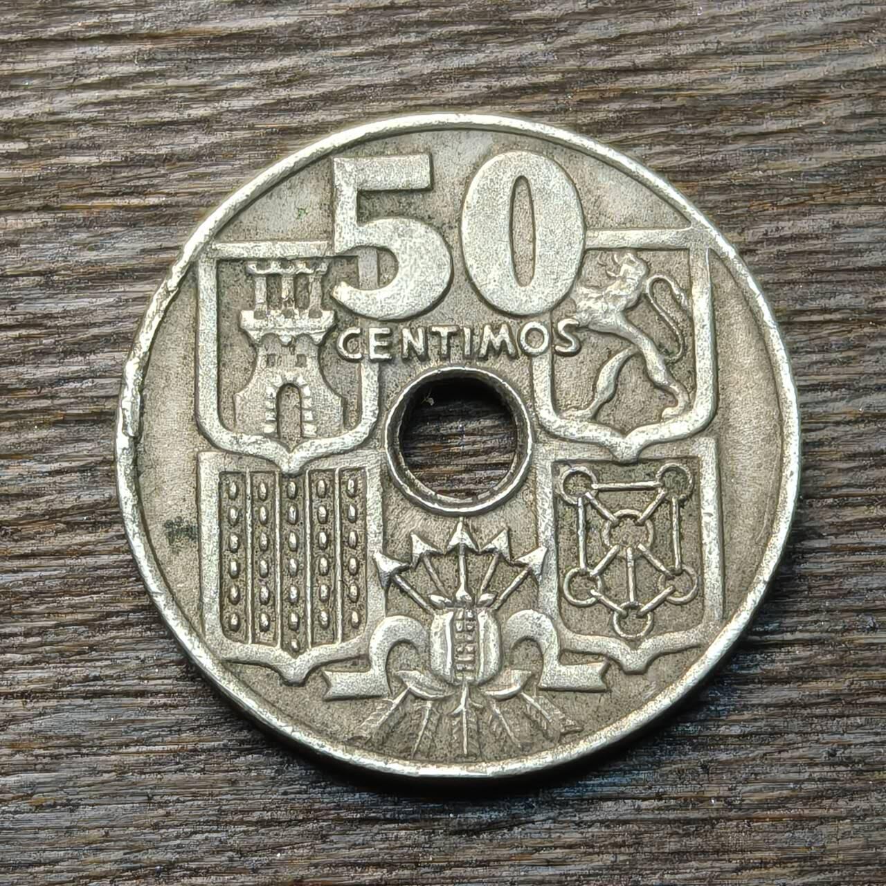 【铜匠收藏】★第134场★散币场，无佣金，30包邮。不满30元，支付5元运费。《接受代拍 代送NGC评级》 西班牙 1949年 50分 中孔币