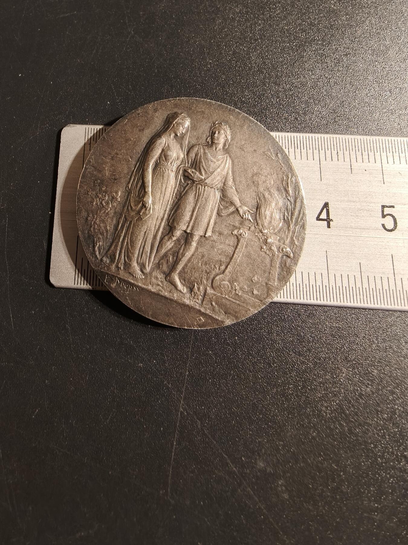 老王徽章第167期 法国银婚章    原盒    大师Dropsy版本     银质少见大尺寸     直径38mm.    重量21g