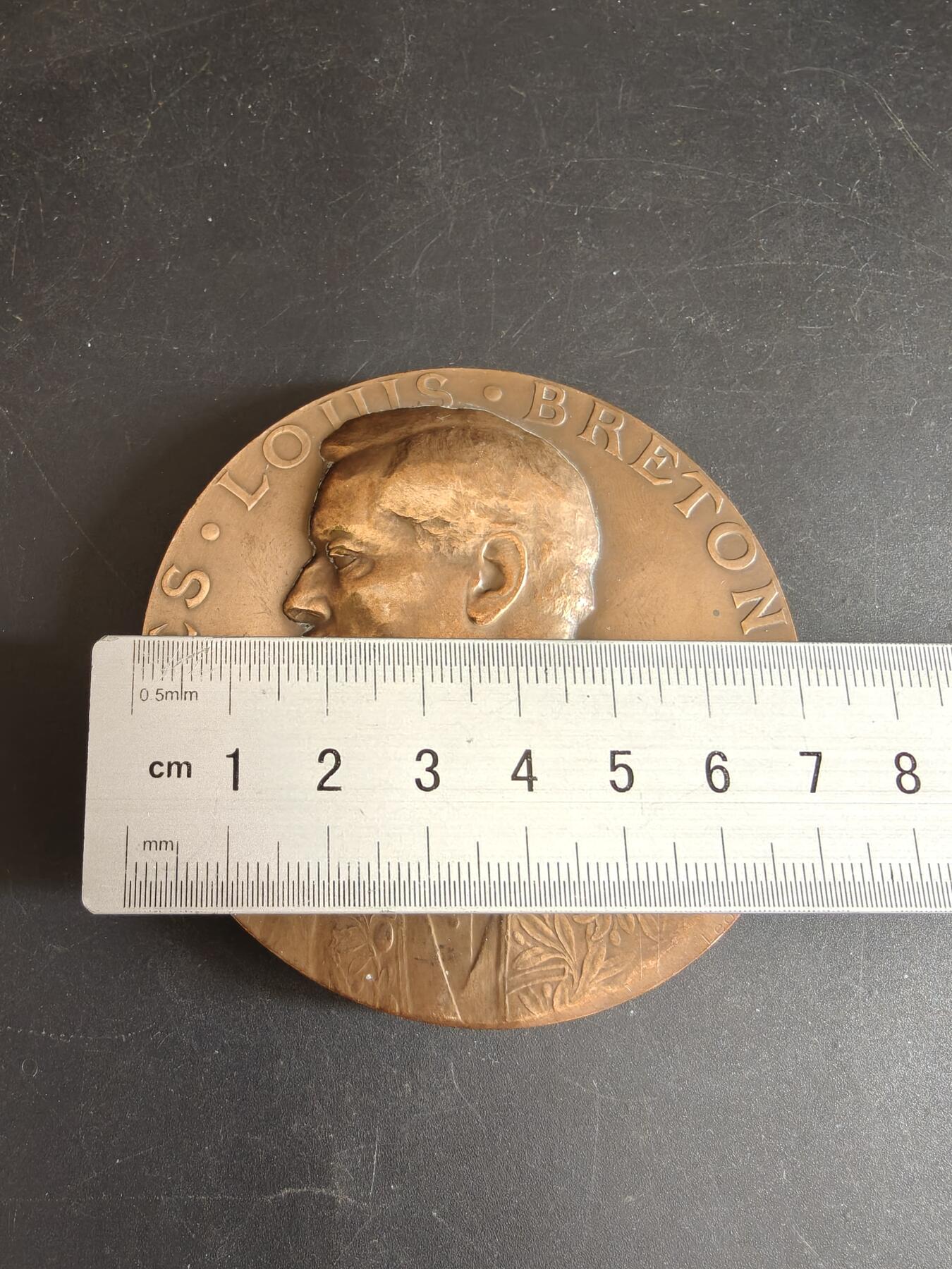 老王徽章第167期 法国艺术沙龙50周年大铜章     直径72mm     重量210g