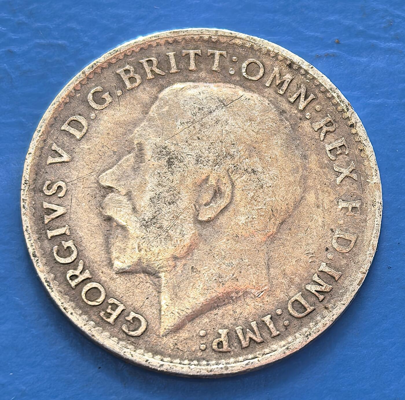 外国优质老铜币银币，周六九点倒数截拍，满百包邮，可寄存半年，喜欢朋友微信扫描二维码可直接参拍 高银英国1916年3便士银币