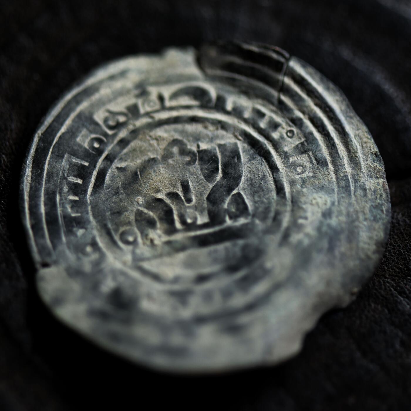 【良泉】【2025年最后一场】12月18日晚19.30点开拍！188组【直播场】西方古代钱币、丝路杂项、印章！ 【罕见】公元1266-1271年【蒙古帝国】元代·察合台汗，孛儿只斤·八剌，镀银铜质宽胚第尔汗，5.22克