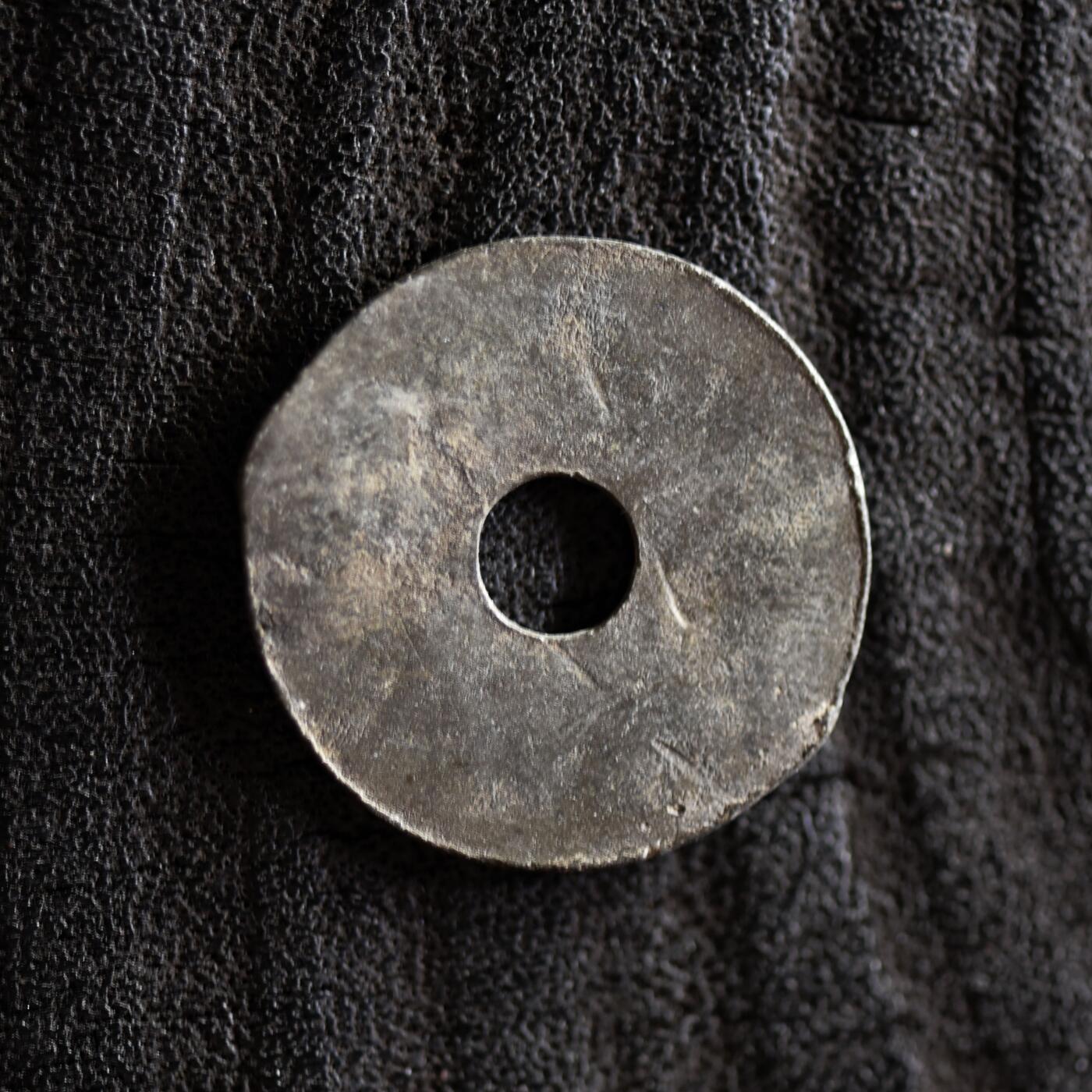 【良泉】【2025年最后一场】12月18日晚19.30点开拍！188组【直播场】西方古代钱币、丝路杂项、印章！ 17-18世纪【海上丝绸之路】东南亚圆孔锡钱，1.35克