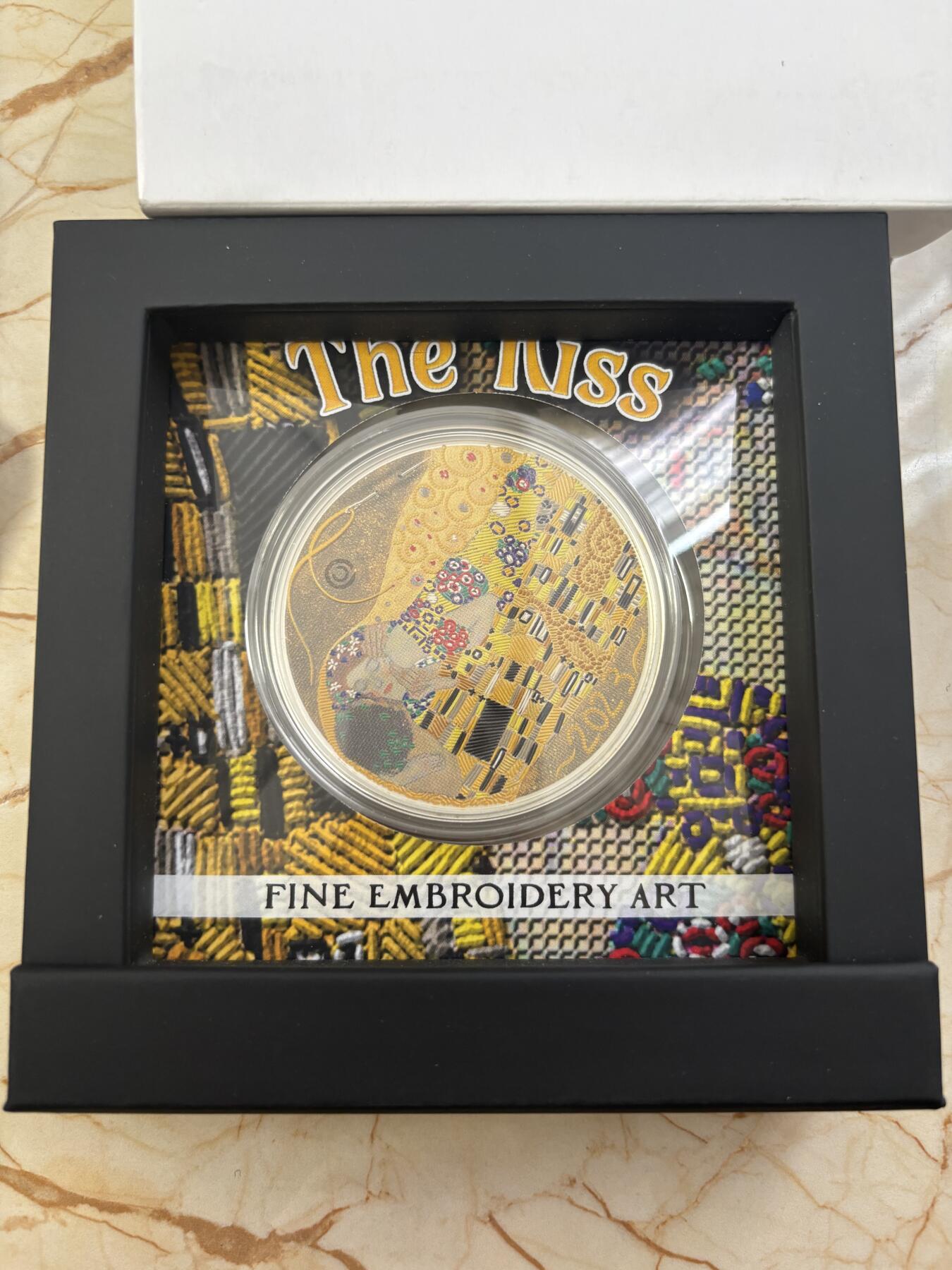 第184期拍卖 帕劳2023年刺绣系列首枚克里姆特吻3盎司纪念彩色银币，999银，发行499枚