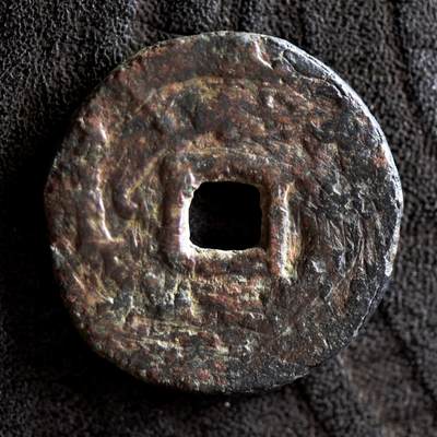 【良泉】【2025年最后一场】12月18日晚19.30点开拍！188组【直播场】西方古代钱币、丝路杂项、印章！ - 【厚重】公元716-738年【丝绸之路】粟特，突骑施铜币超大样，苏禄可汗所铸（相当于唐玄宗李隆基开元年间早期）5.47克