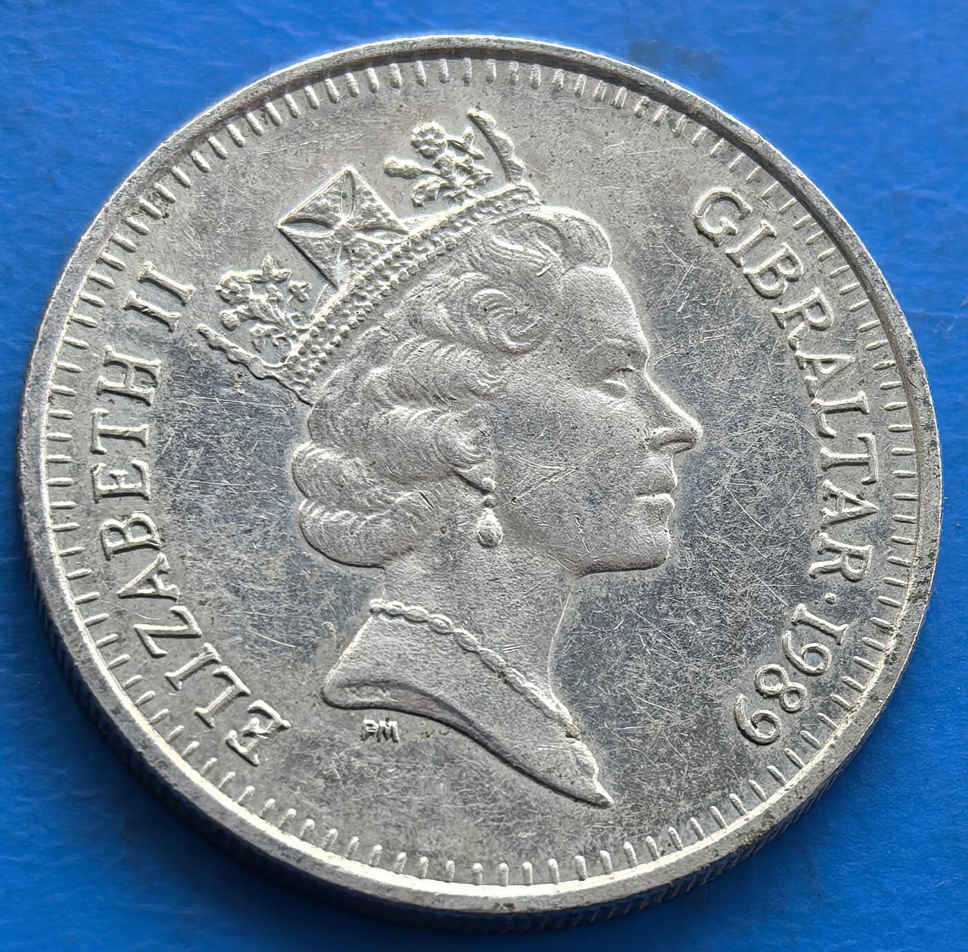 外国优质老铜币银币，周六九点倒数截拍，满百包邮，可寄存半年，喜欢朋友微信扫描二维码可直接参拍 直布罗陀5便士