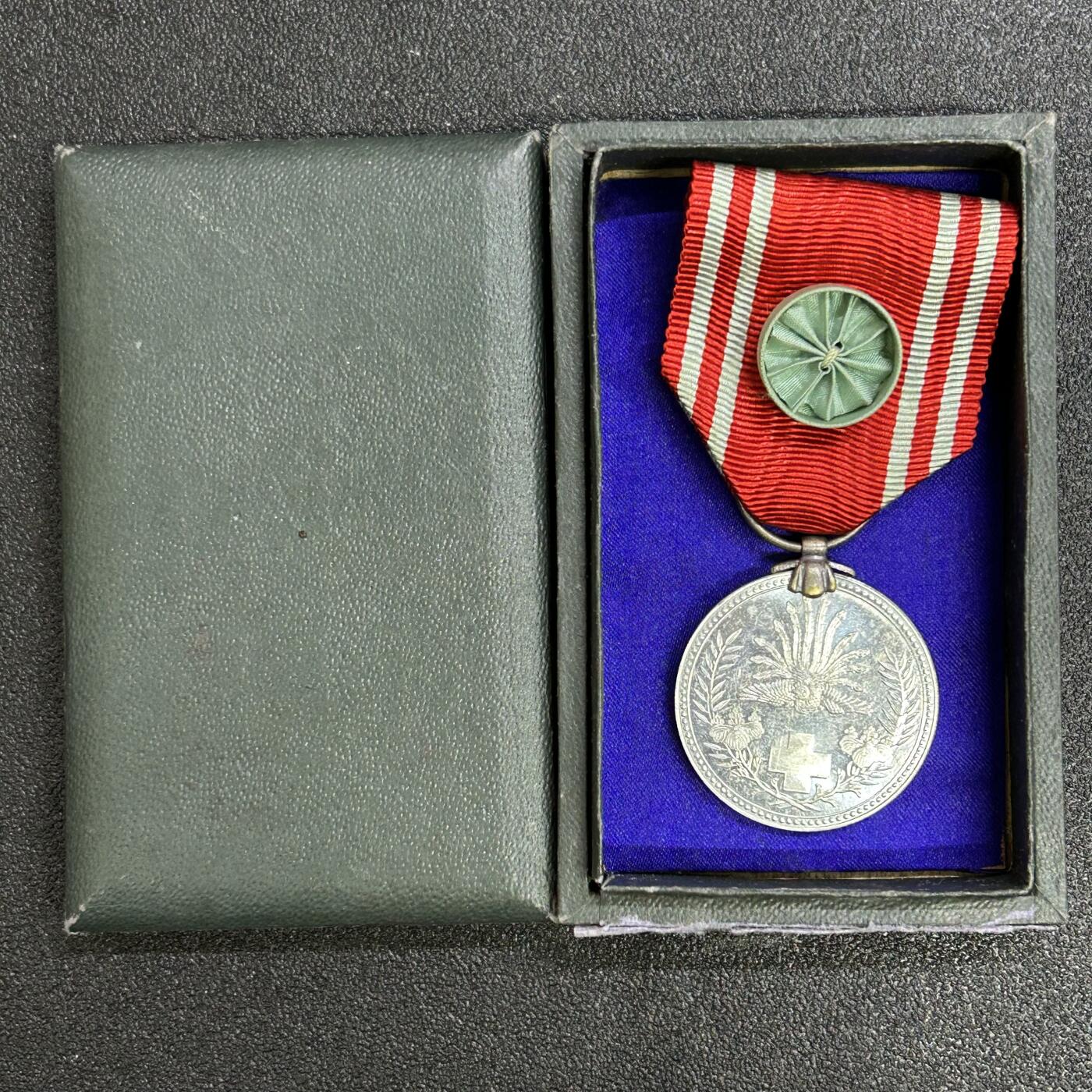 西秦中古拍卖第六十八期 日本红十字会奖章 带原盒