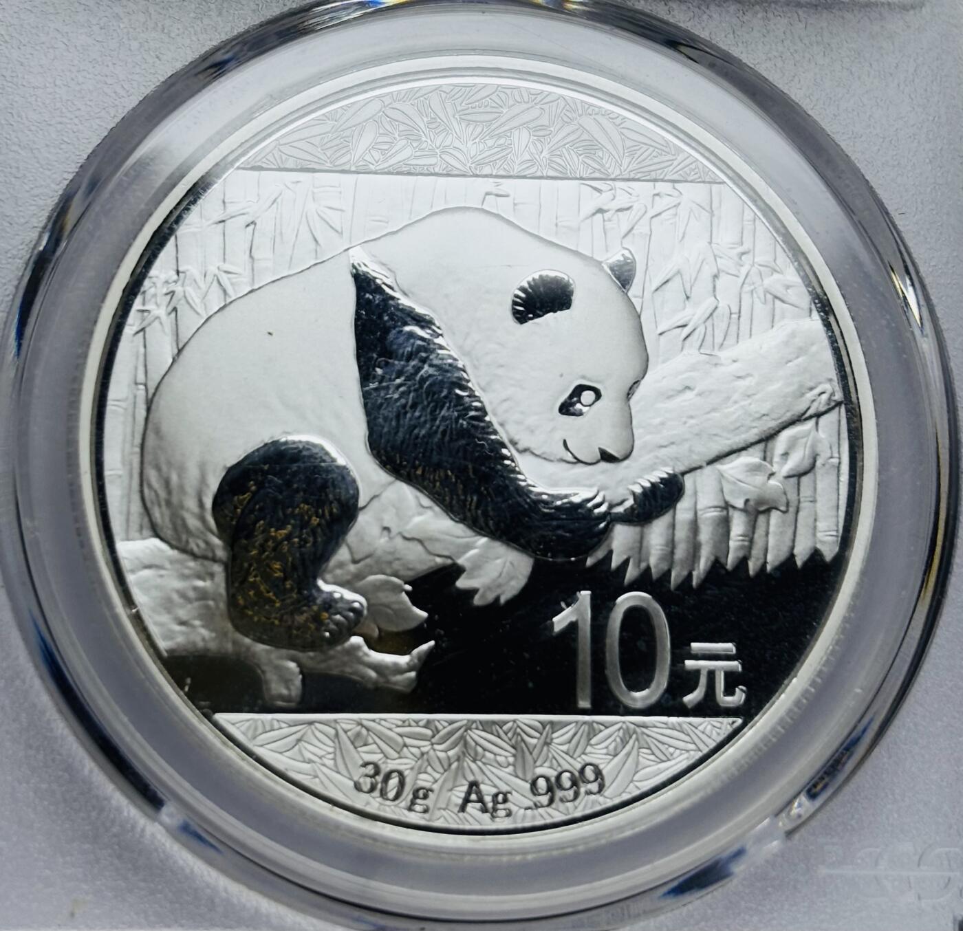 文馨钱币收藏第 283 场，【大雪鉴珍，寒英缀金】金银纪念币精品场，诚邀您的参与【长期接代拍品】 2016 年熊猫 10 元纪念大银币 30 克 999 纯银 PCGS 评级 70 分冠军分，妥妥的顶级收藏品相