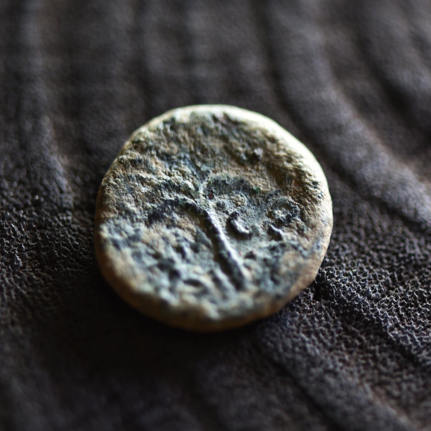 【良泉】【2025年最后一场】12月18日晚19.30点开拍！188组【直播场】西方古代钱币、丝路杂项、印章！ 【未清理】公元121/122 年【古罗马】叙利亚行省，推罗城“提喀女神/棕榈树”铜币，3.83克