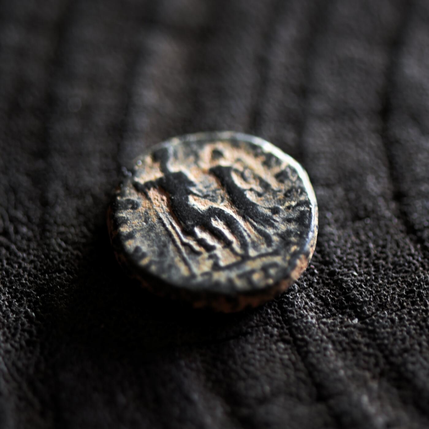 【良泉】【2025年最后一场】12月18日晚19.30点开拍！188组【直播场】西方古代钱币、丝路杂项、印章！ 【美品】公元395-401年【古罗马】西罗马帝国首位皇帝，霍诺里乌斯（洪诺留）铜币，2.79克