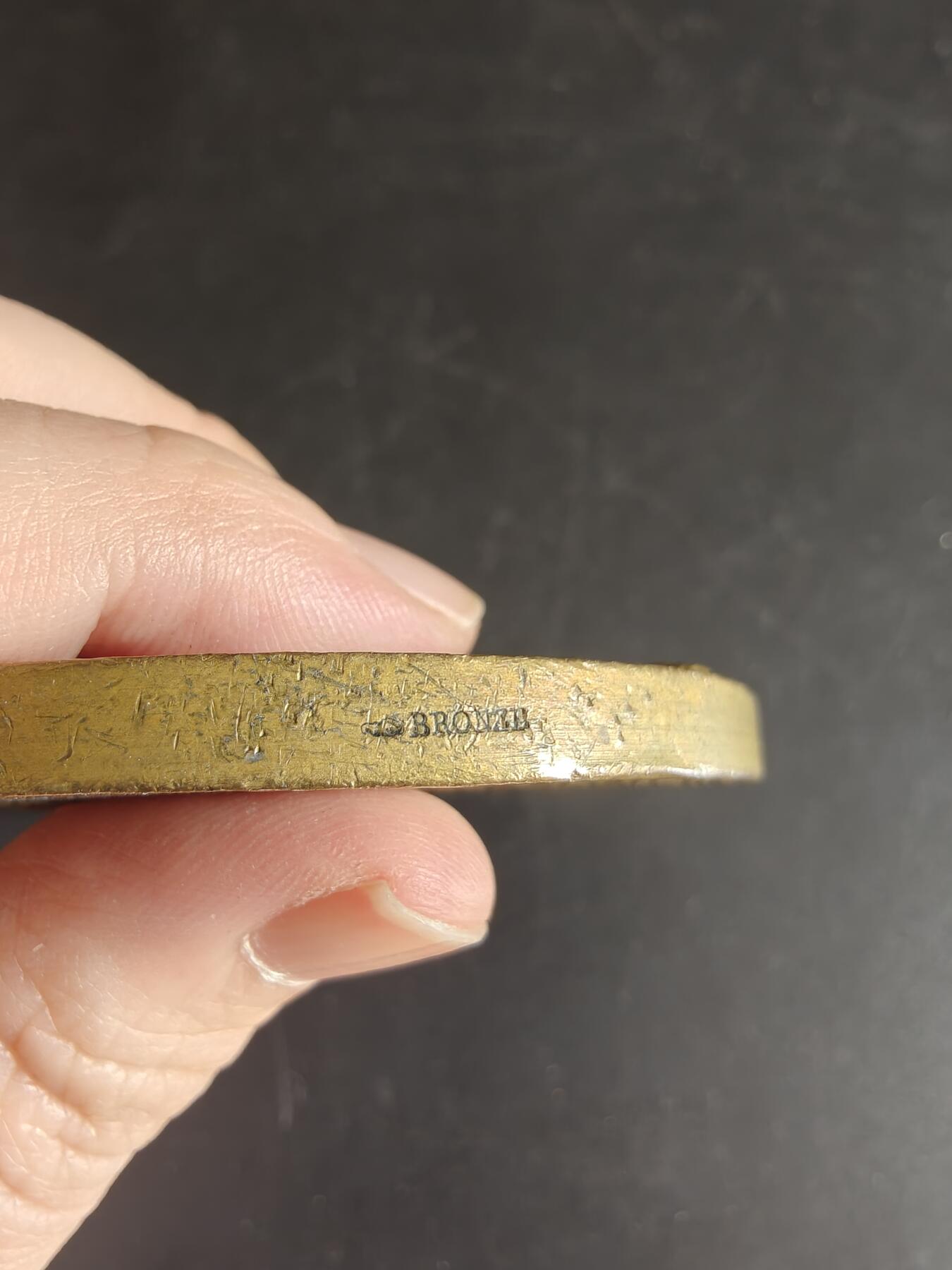 老王徽章第167期 法国电力建设协会大铜章    直径66mm   重量167.1g