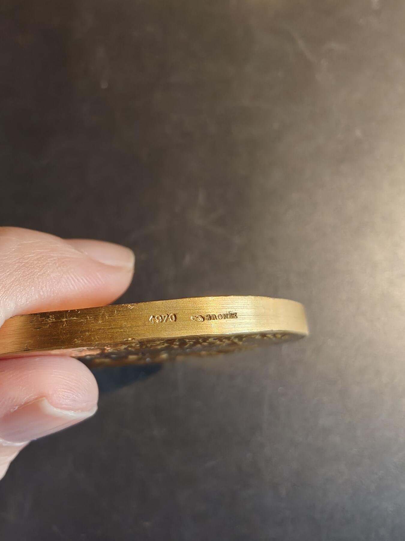 老王徽章第167期 法国手工业行会大铜章     直径58mm.    重量105.7g