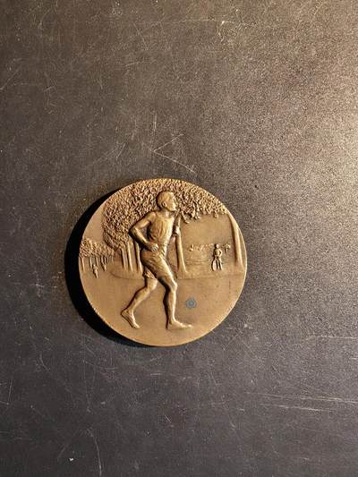 老王徽章第167期 - 法国“小巴黎人报”长跑竞赛大铜章     直径44mm.    重量46.9g