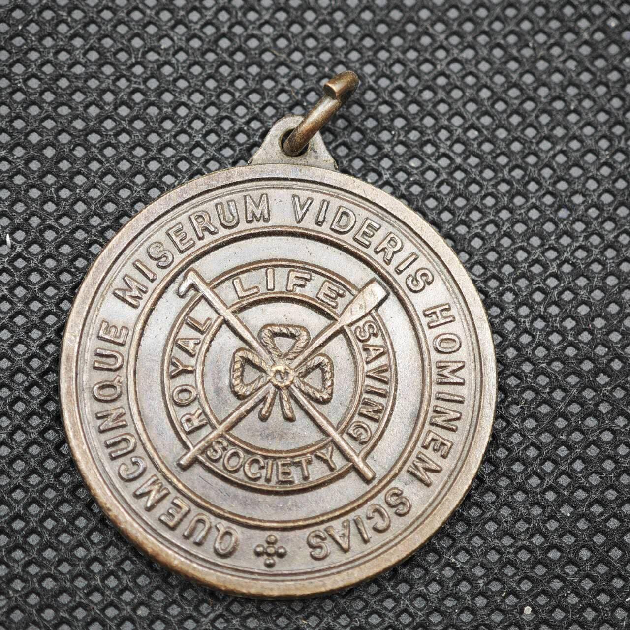 【淘币小摊】限时拍第八百一十六拍  纪念章场  满百包邮可预留两周  周一统一发货   英国社会救援奖章直径33mm