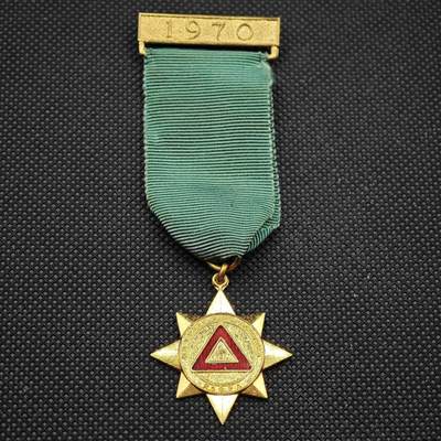 【淘币小摊】限时拍第八百一十六拍  纪念章场  满百包邮可预留两周  周一统一发货  -  英国1970年安全驾驶竞赛奖章直径33mm