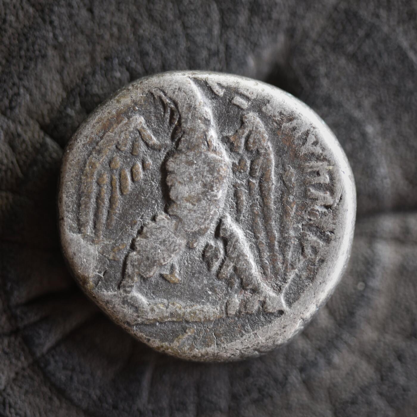 【良泉】【2025年最后一场】12月18日晚19.30点开拍！188组【直播场】西方古代钱币、丝路杂项、印章！ 11.41克，公元110-111年【古罗马】图拉真，腓尼基行省推罗城打制“立鹰”四德拉克马银币