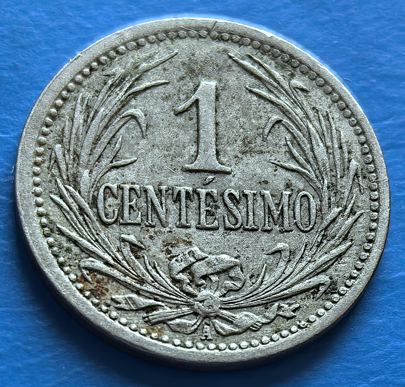 外国优质老铜币银币，周六九点倒数截拍，满百包邮，可寄存半年，喜欢朋友微信扫描二维码可直接参拍 乌拉圭1909年1分