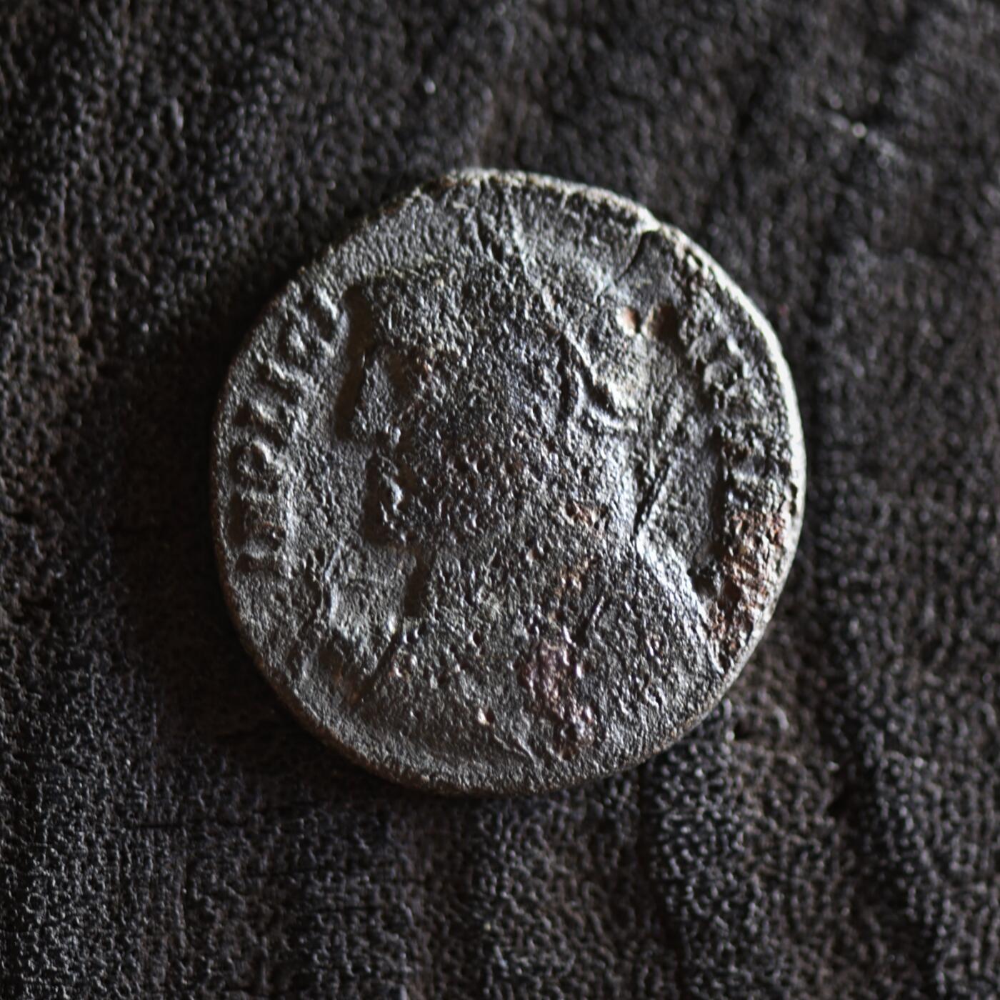 【良泉】【2025年最后一场】12月18日晚19.30点开拍！188组【直播场】西方古代钱币、丝路杂项、印章！ 公元317年【古罗马】李锡尼面左版“军塔营门”铜币，赫拉克利亚造币厂，2.77克