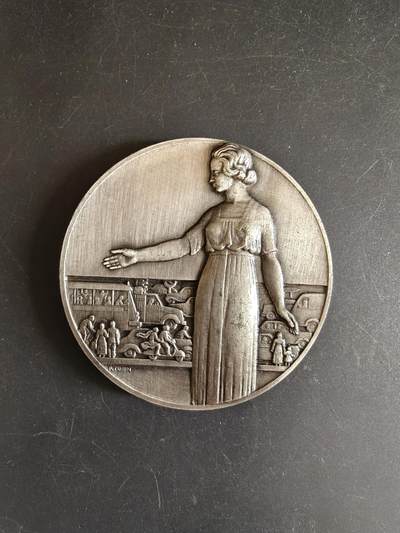 老王徽章第167期 - 法国道路交通安全委员会镀银大铜章     直径72mm    重量193g