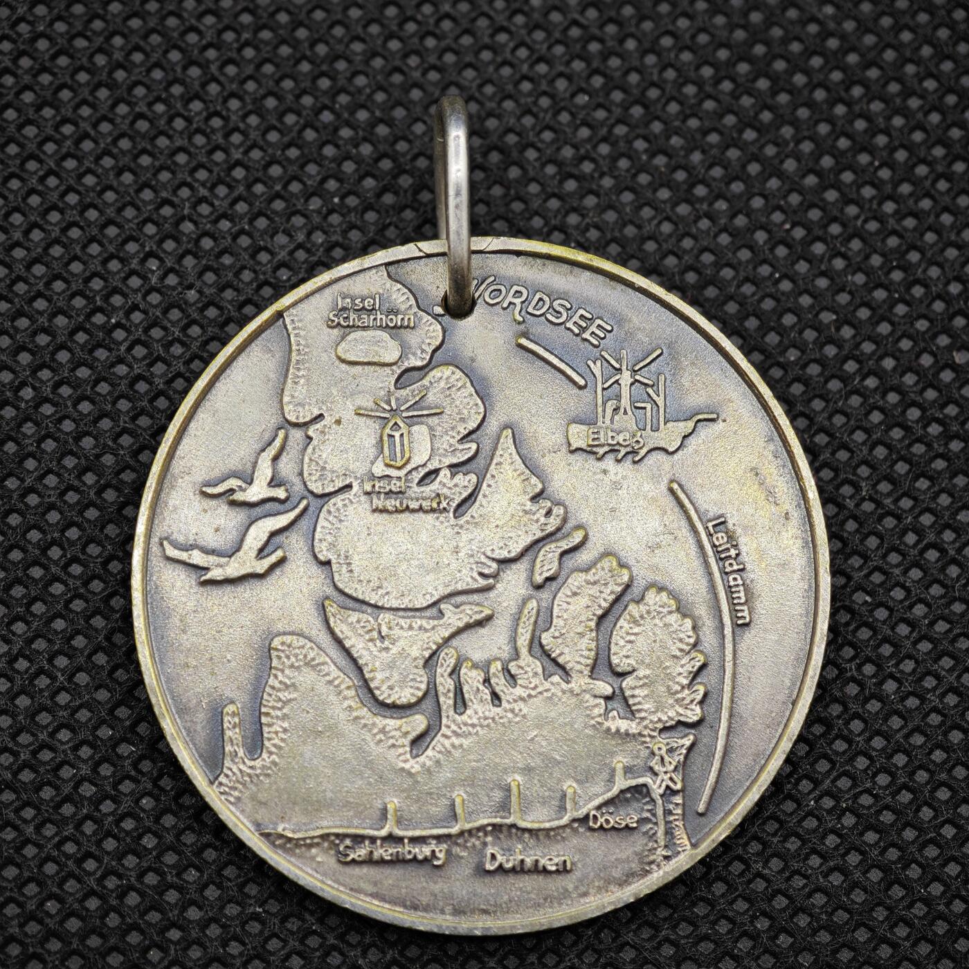 【淘币小摊】限时拍第八百一十六拍  纪念章场  满百包邮可预留两周  周一统一发货   德国库克斯港北海疗养浴场纪念章直径42mm