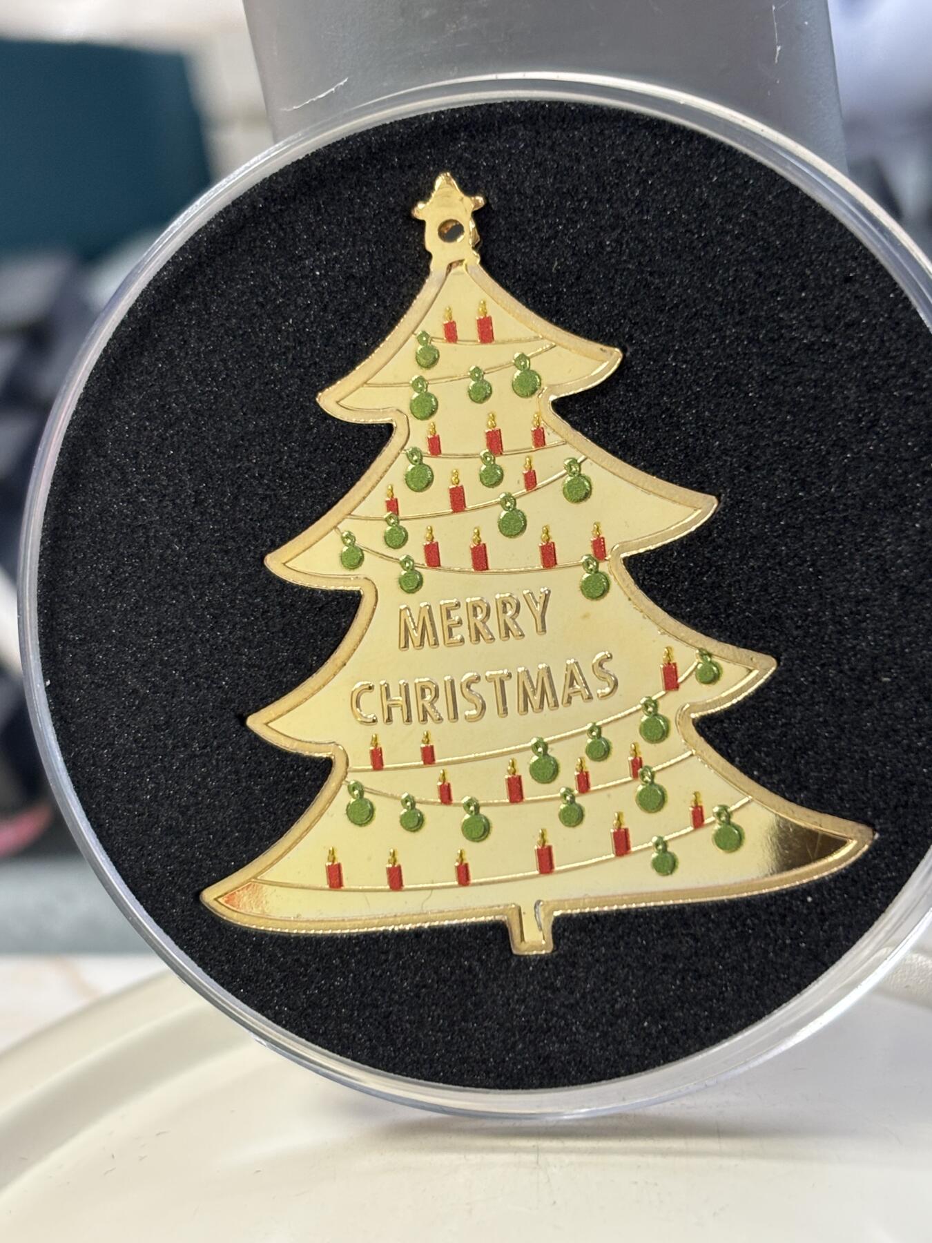 第184期拍卖 加纳2021年圣诞节圣诞树彩色异形镀金纪念币带证书，