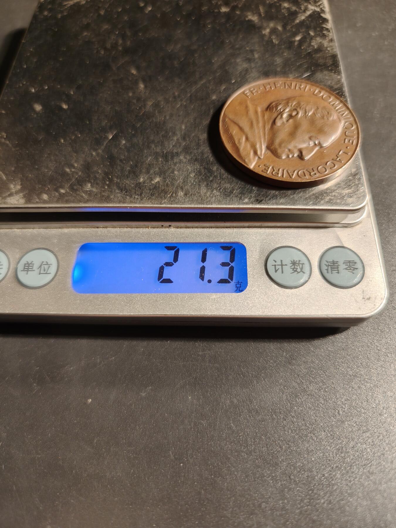 老王徽章第167期 法国苏雷兹学校大铜章     正面为法国著名政治家拉克代尔     直径36mm.    重量21.3g