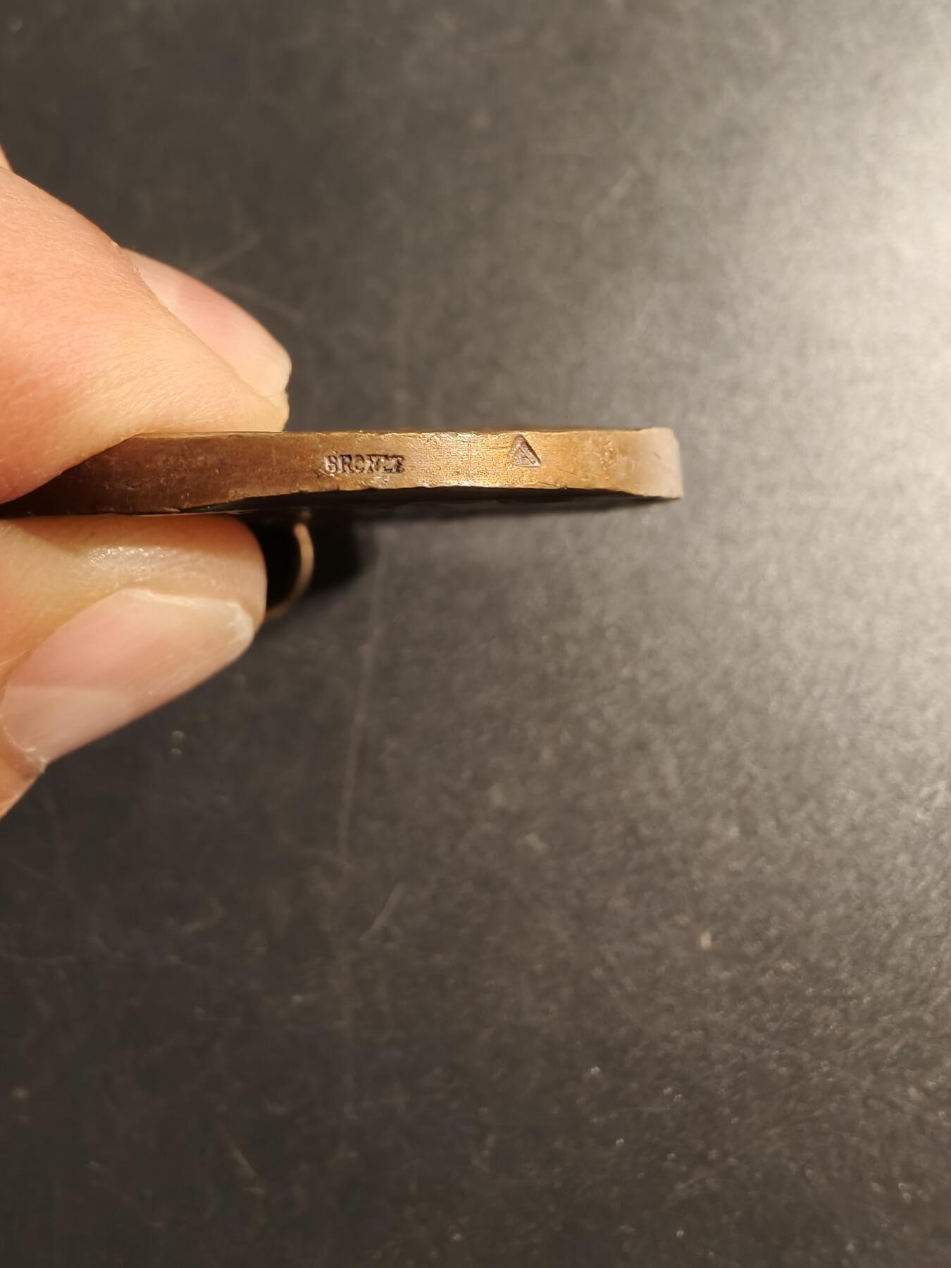 老王徽章第167期 法国体育协会铜奖章     直径44mm.   重量43.4g