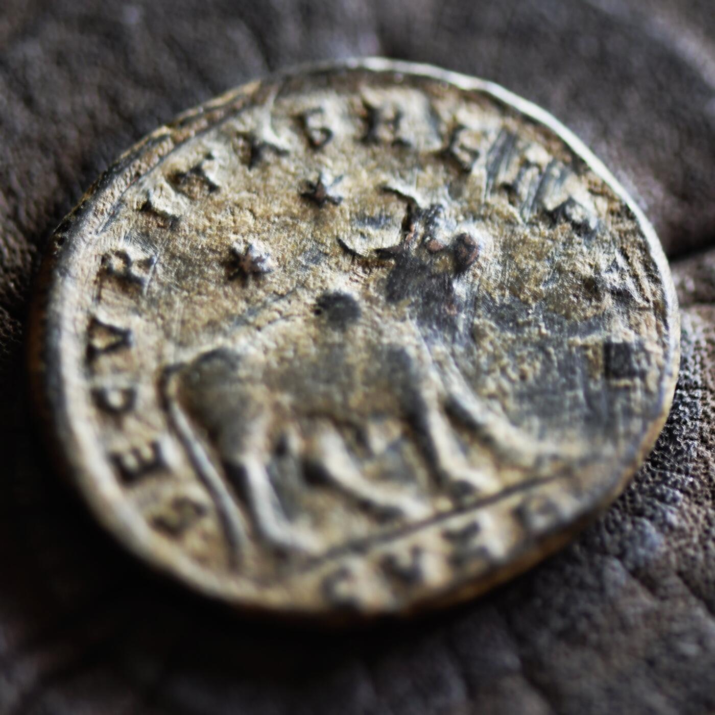 【良泉】【2025年最后一场】12月18日晚19.30点开拍！188组【直播场】西方古代钱币、丝路杂项、印章！ 【发丝清晰】公元361-363年【古罗马】“叛教者”尤里安二世，罗马帝国最后一次在钱币上出现多神教图案大铜币，基齐库斯造币厂打制，9.72克