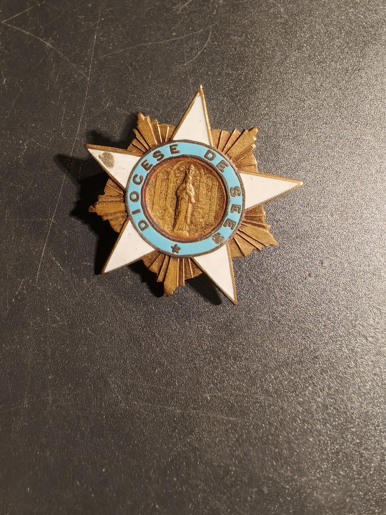 老王徽章第167期 法国天主教会塞斯教区证章