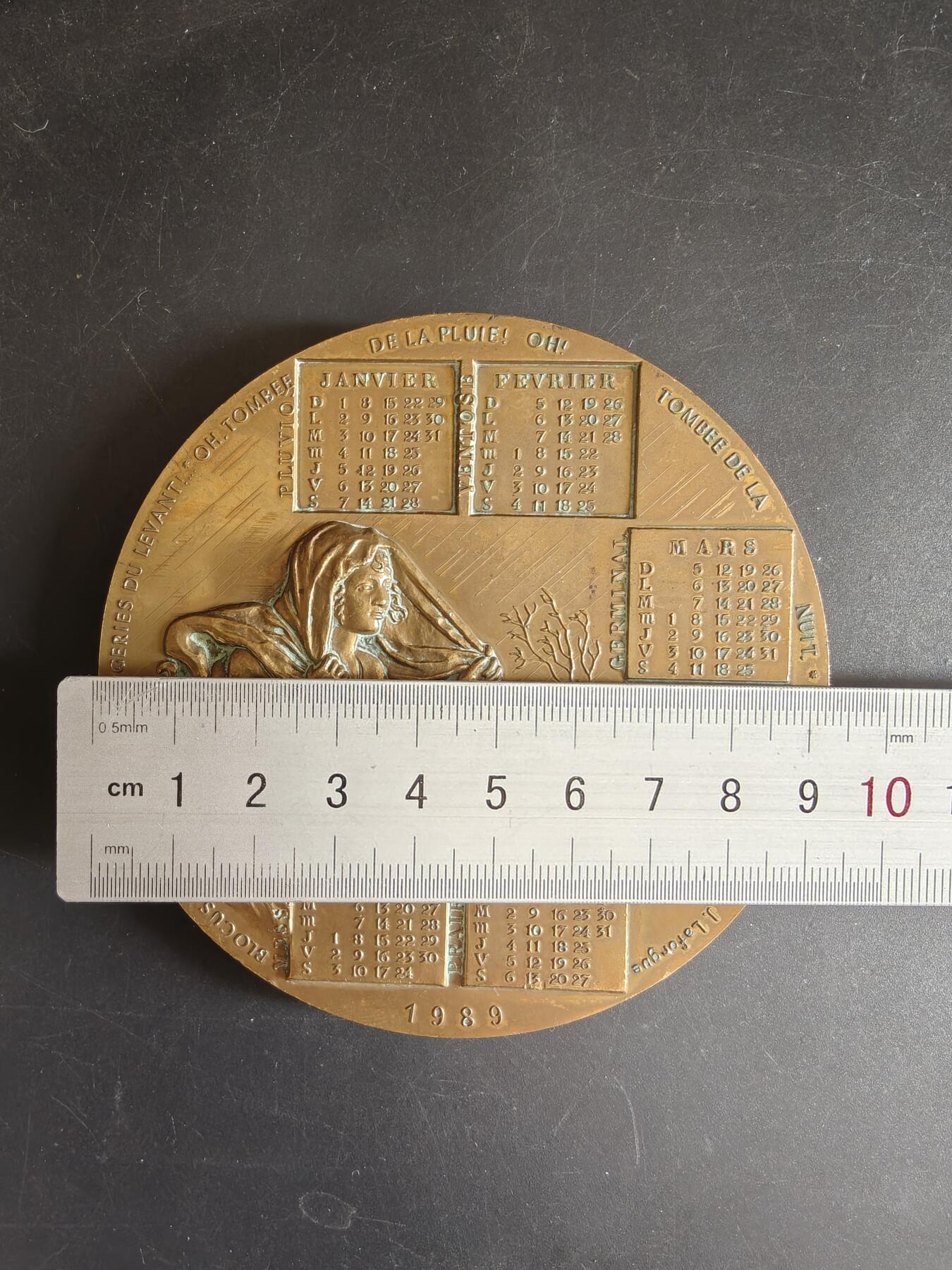 老王徽章第167期 法国1989年年历大铜章     直径94mm   重量427.7g