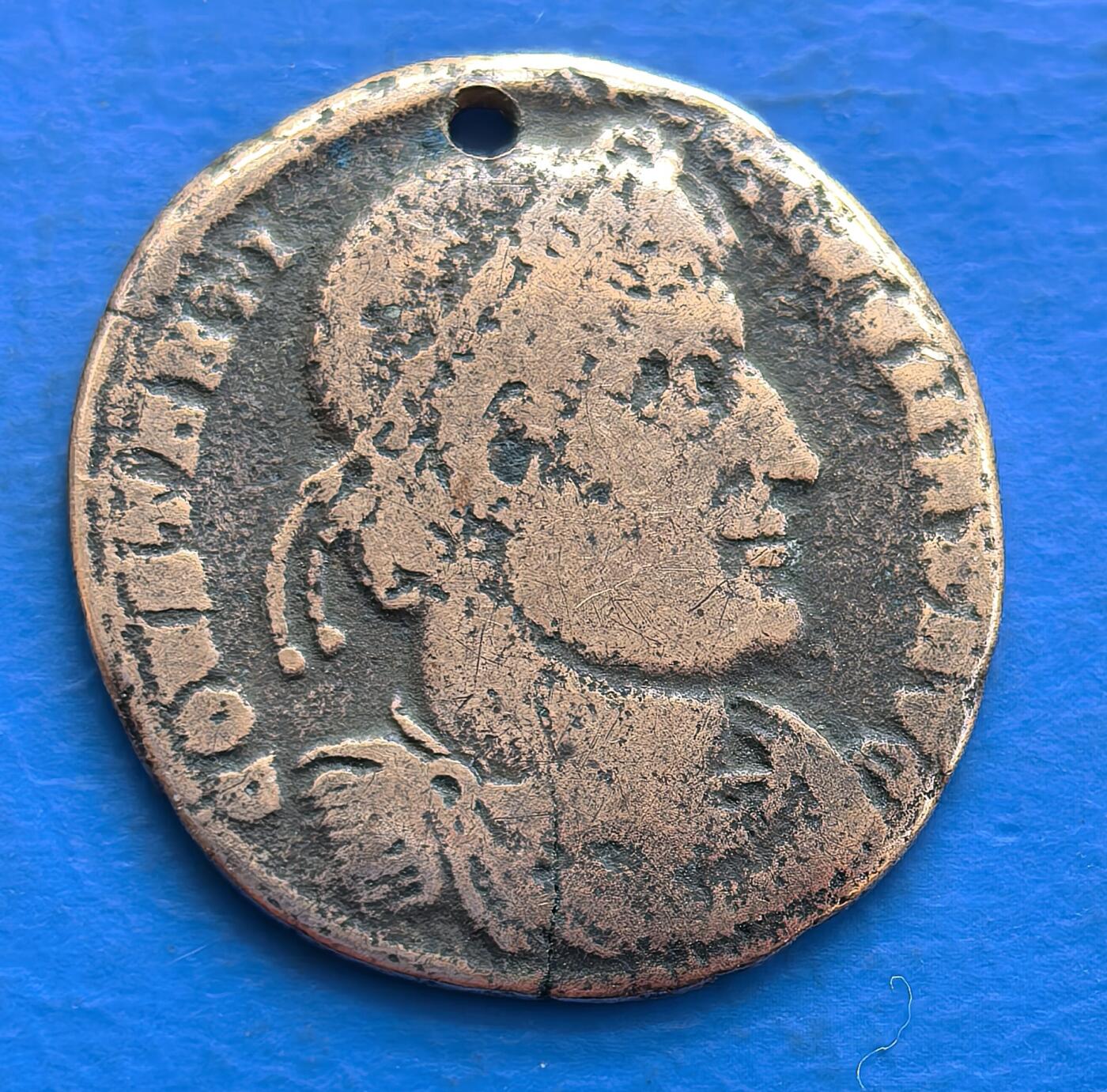 外国优质老铜币银币，周六九点倒数截拍，满百包邮，可寄存半年，喜欢朋友微信扫描二维码可直接参拍 古罗马币